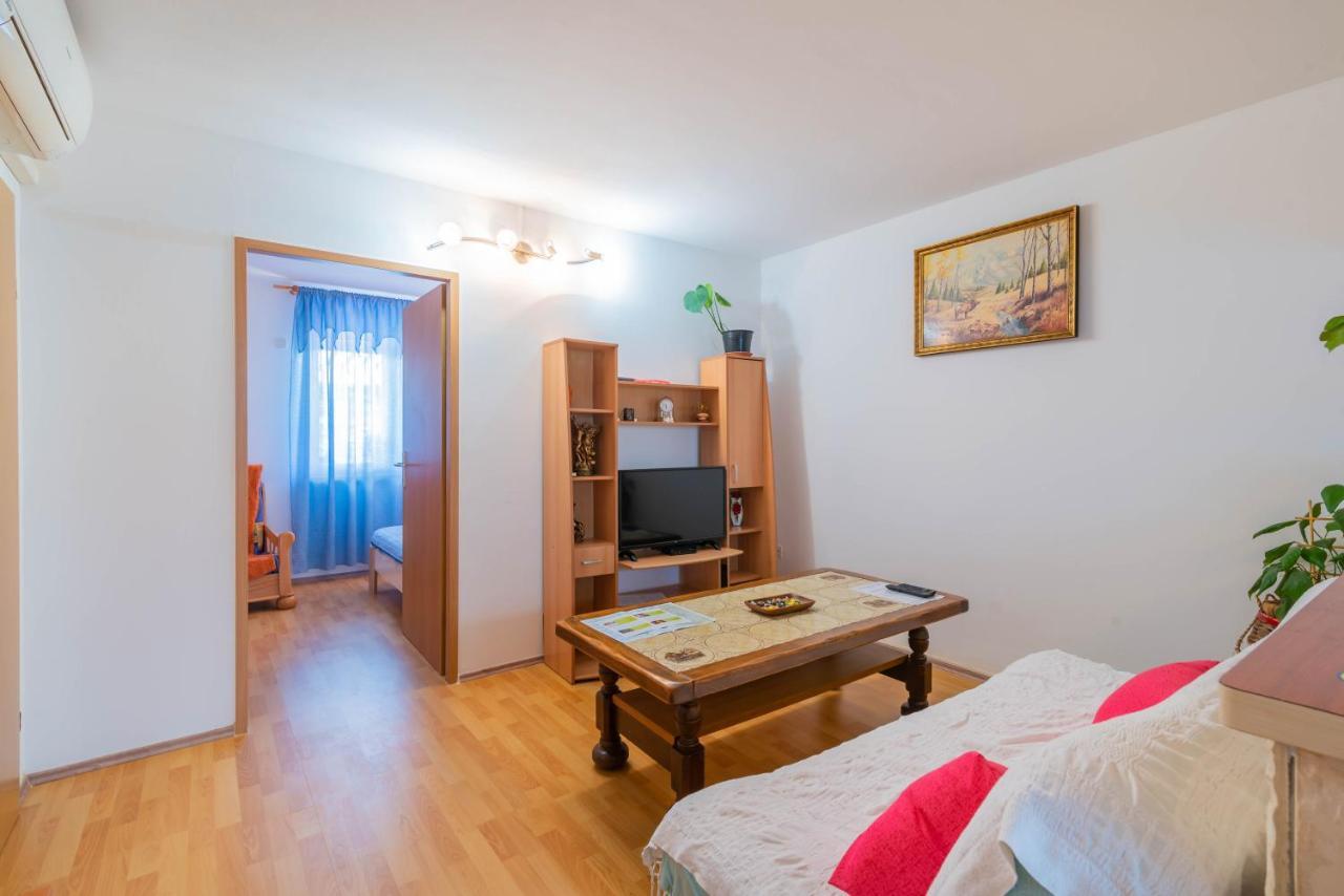 Nostress Apartment Pula Buitenkant foto