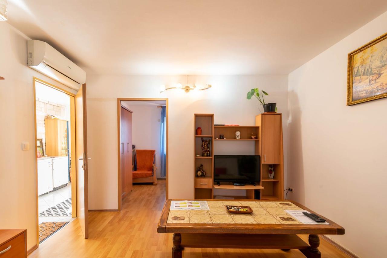 Nostress Apartment Pula Buitenkant foto